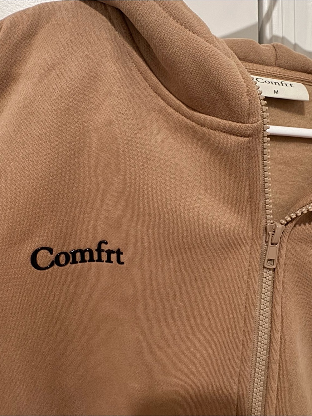 Comfrt Cloud Zip Up Hoodie (new, no tags) 
Size: Medium (unisex)
Never been worn